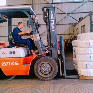 在強(qiáng)臺風(fēng)“山竹”的到來，縱覽線纜集團(tuán)支援南方電網(wǎng)抗風(fēng)救災(zāi)提供物資 ... ...