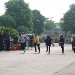 縱覽線纜集團(tuán)組織開展2019年消防安全疏散演練暨消防技能競賽活動(dòng) ... ... ... ... ...