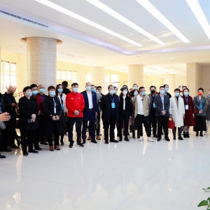 交流互鑒  共促發(fā)展 ——廣西民建企業(yè)家會員培訓(xùn)班學(xué)員走進縱覽線纜集團開展研學(xué)活動  ...