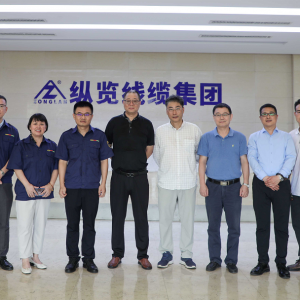 云南省機械工業(yè)行業(yè)協(xié)會、昆明電纜集團昆電工電纜有限公司領(lǐng)導(dǎo)一行到縱覽線纜集團參觀交流